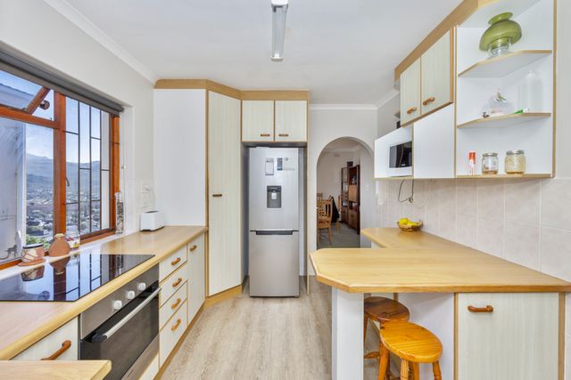 To Let 6 Bedroom Property for Rent in Fish Hoek Western Cape
